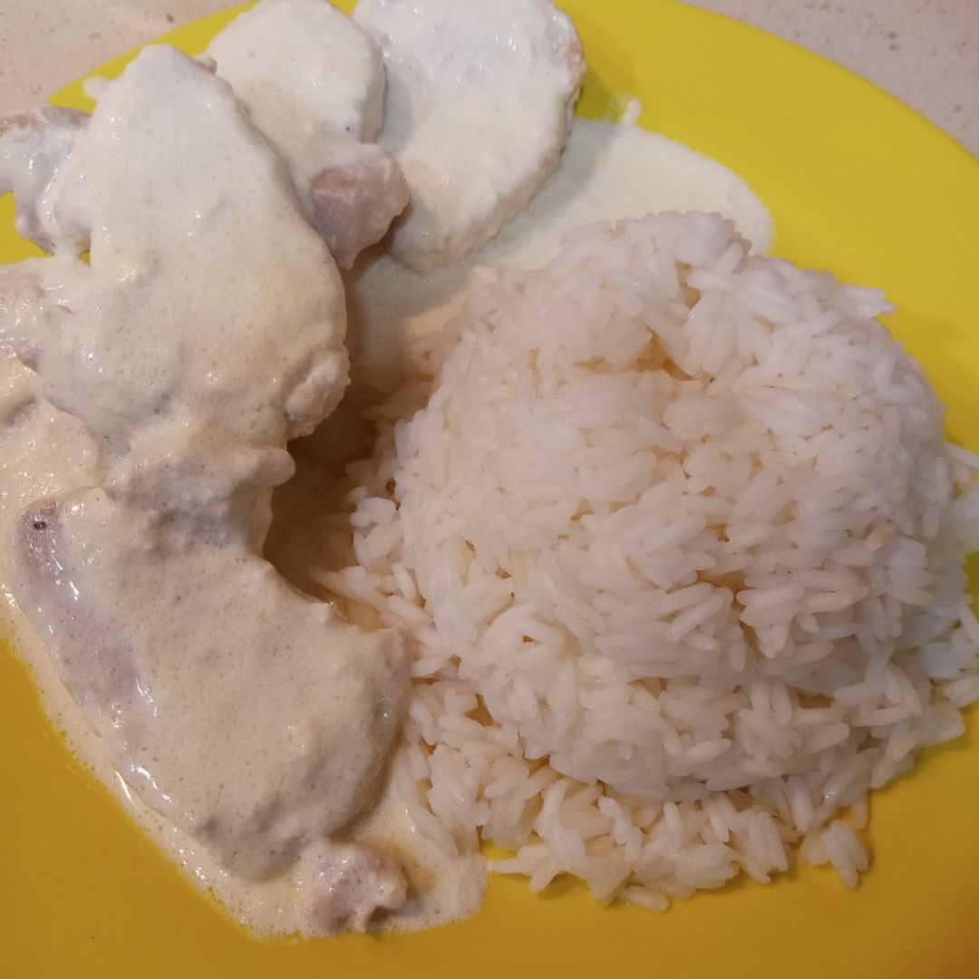 Solomillo con nata y arroz Solomillo con nata y arroz