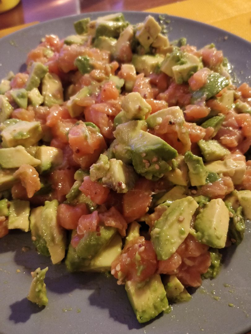 Tartar de salmón y aguacate fácil Tartar de salmón y aguacate fácil