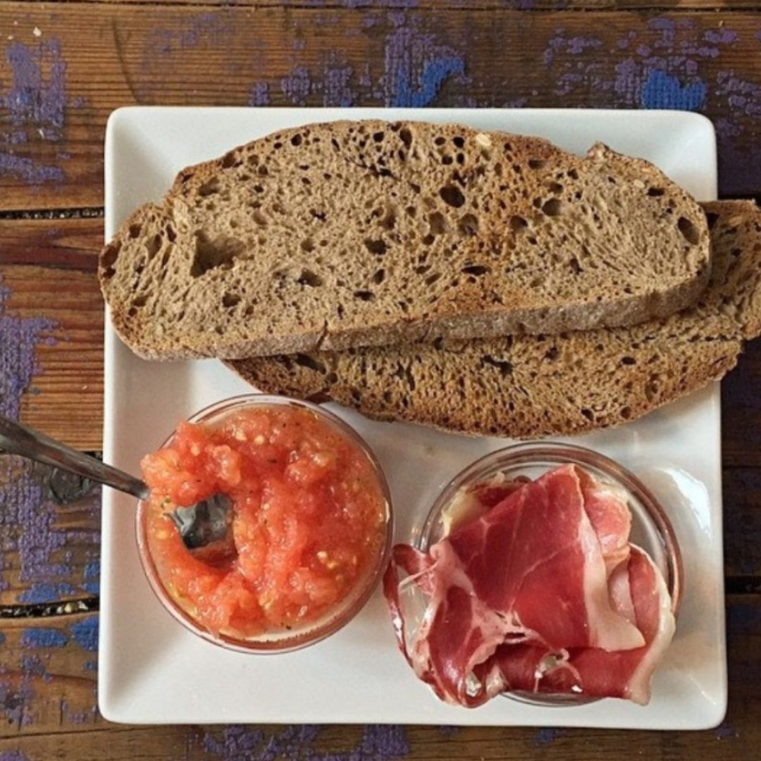 Tostada aceite, jamón y tomate (opcional) Tostada aceite, jamón y tomate (opcional)