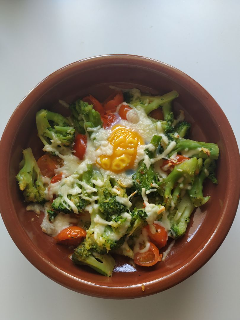 Brócoli con huevo a el horno Brócoli con huevo a el horno