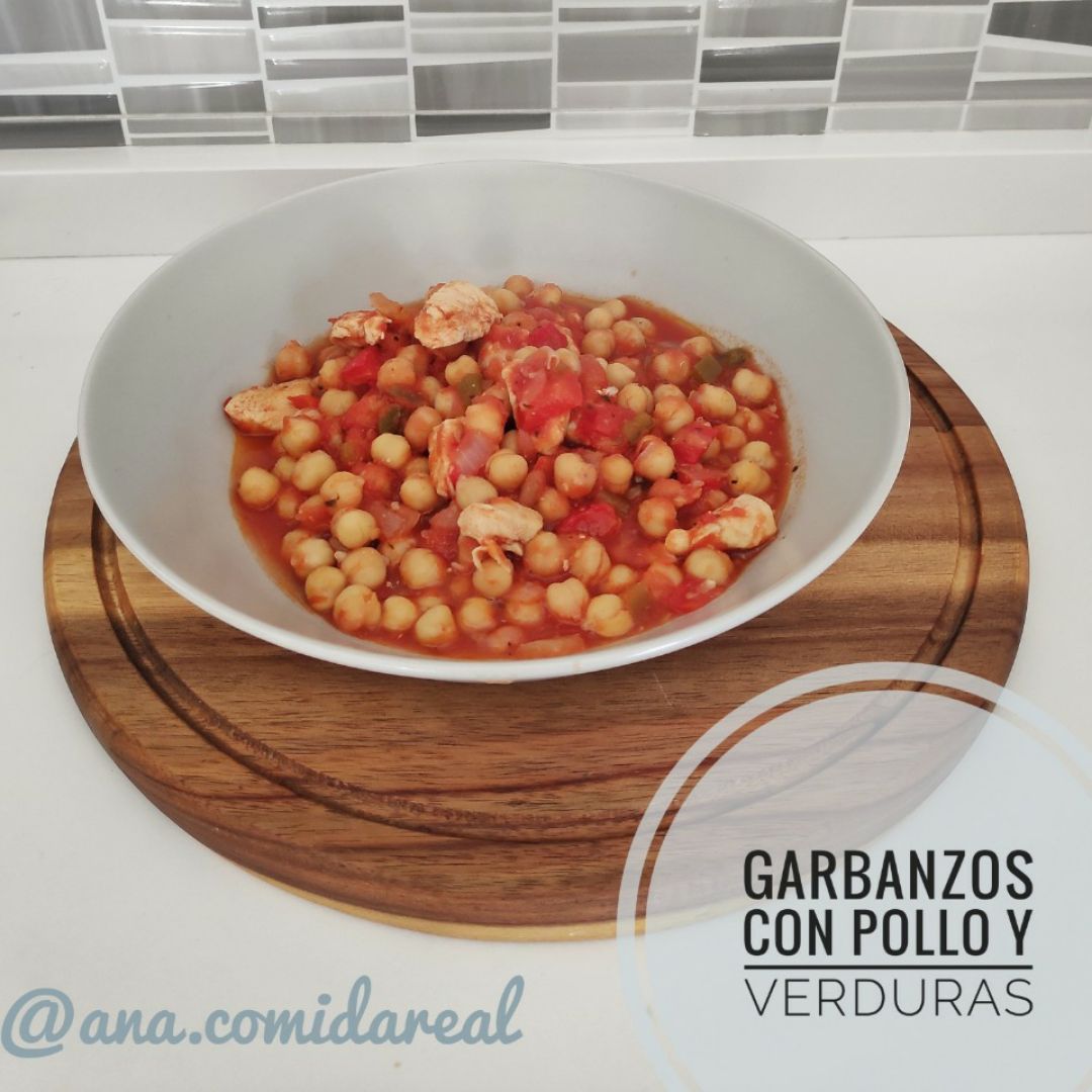 Garbanzos con pollo y verduras Garbanzos con pollo y verduras