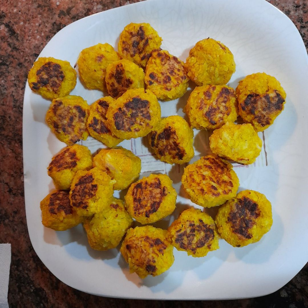 Albóndigas de arroz, puerro, calabaza y atún Albóndigas de arroz, puerro, calabaza y atún