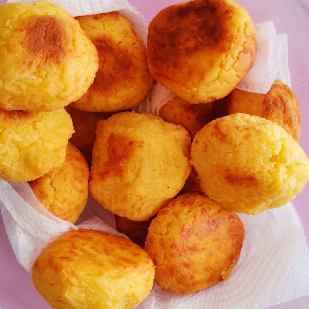 Bola de maiz con mozarella Bola de maiz con mozarella