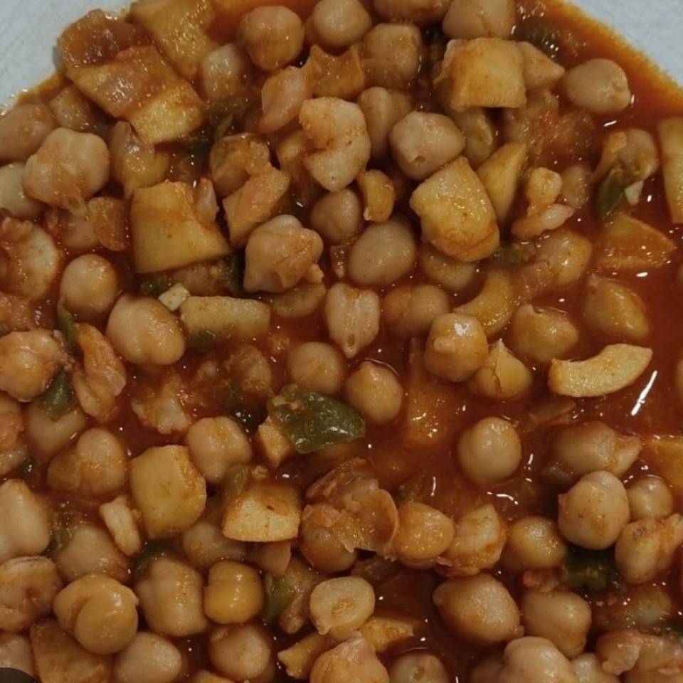 Guiso de garbanzos con pota Guiso de garbanzos con pota