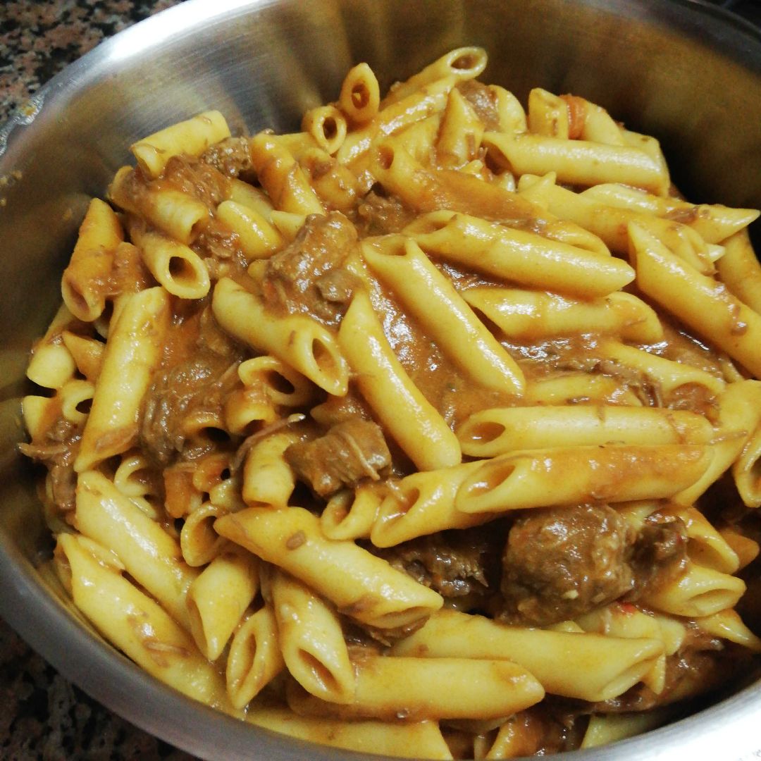 Carne con macarrones Carne con macarrones