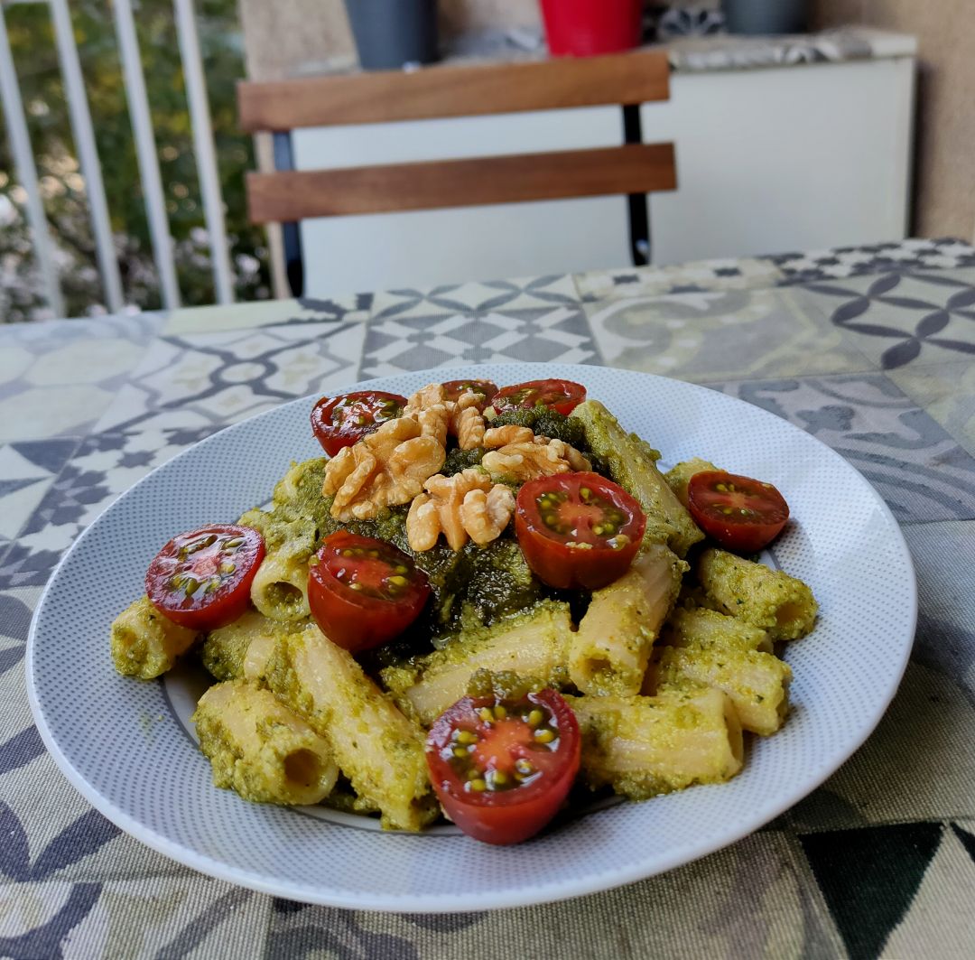 Tortiglioni con pesto de nueces Tortiglioni con pesto de nueces