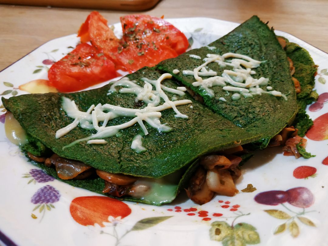 Crep de espinaca con champiñones y jamón