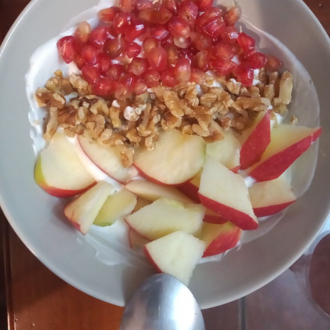 Queso batido con fruta y nueces Queso batido con fruta y nueces