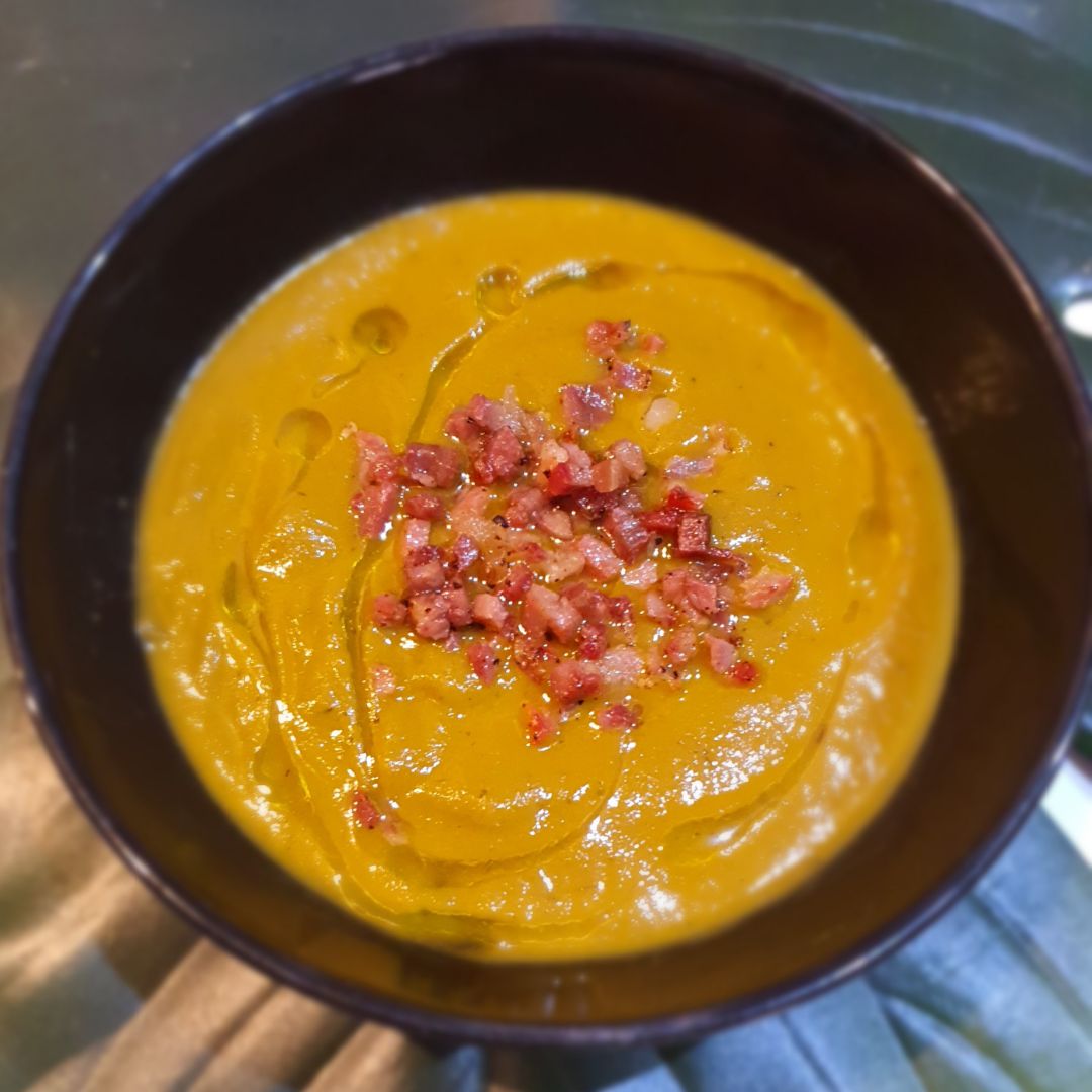 Crema de verduras con fondo de alcachofas