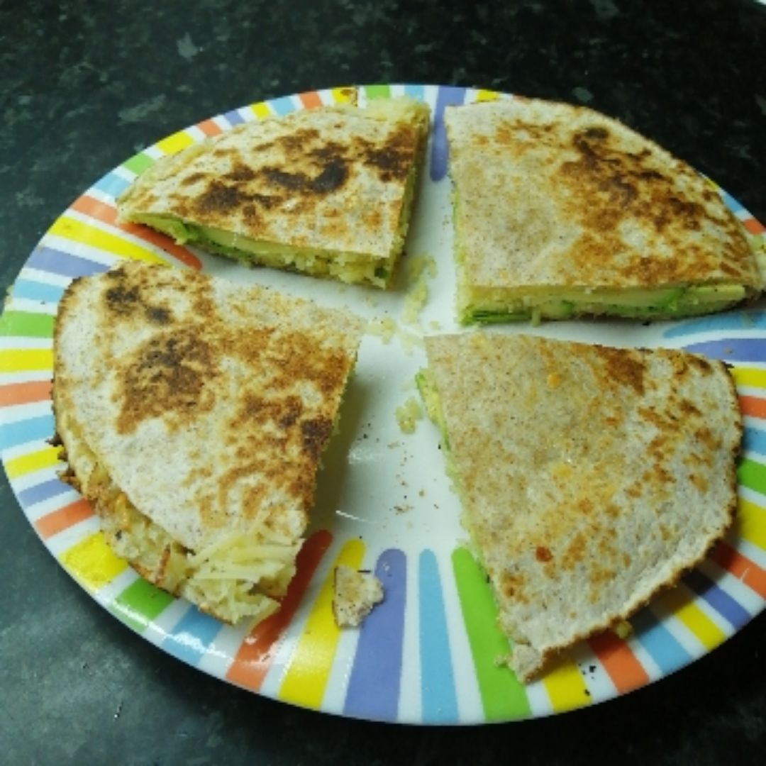 Quesadillas de humus y aguacate 