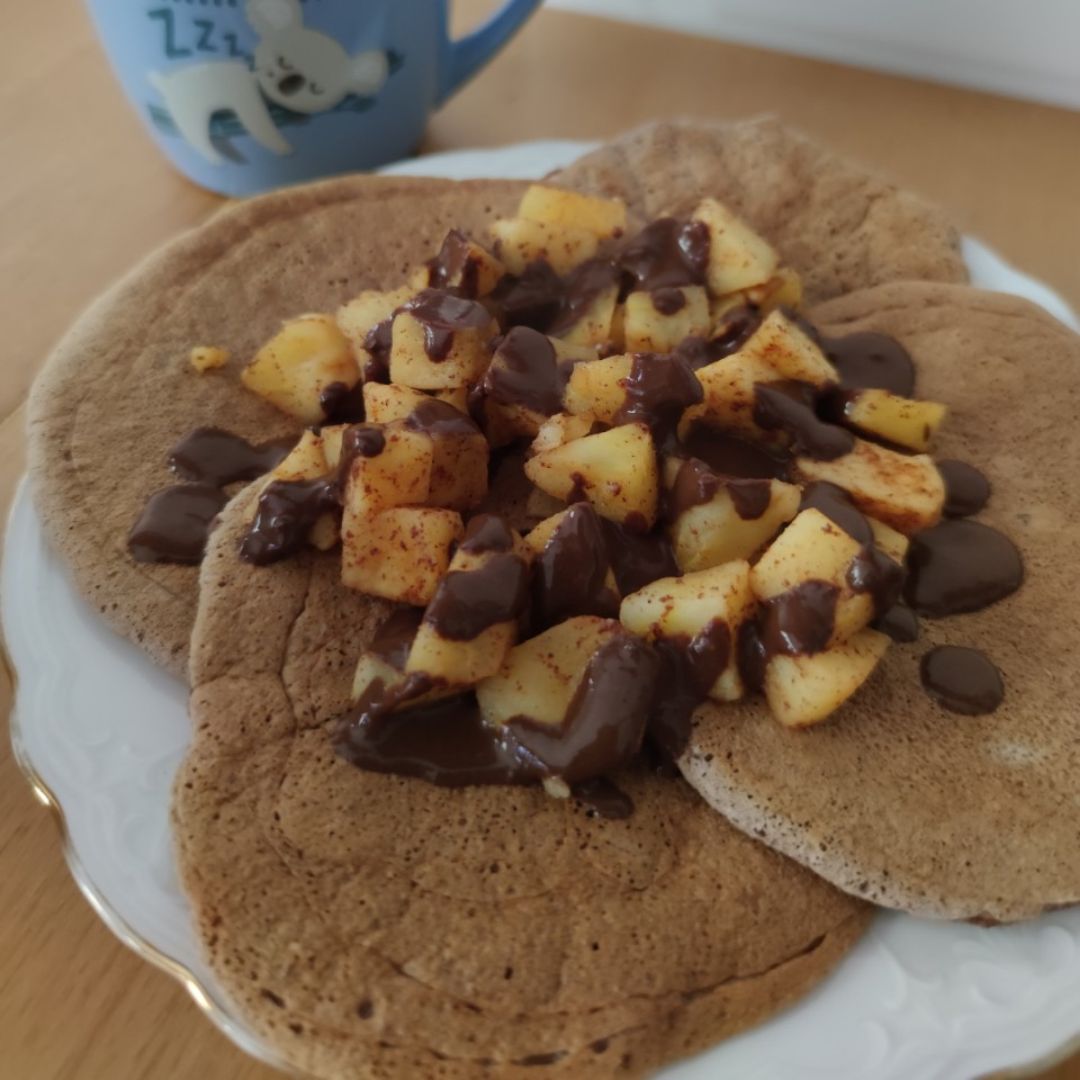 Tortitas con manzana asada y chocolate Tortitas con manzana asada y chocolate