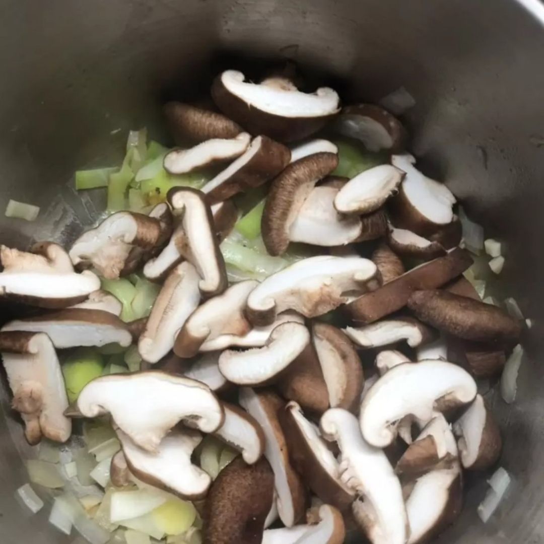 Crema de coliflor y setas shiitake Paso 1 Crema de coliflor y setas shiitake Paso 1