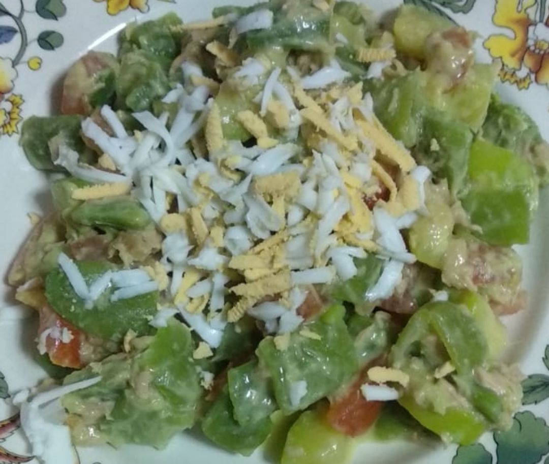 " Ensalada" con mayonesa de aguacate " Ensalada" con mayonesa de aguacate