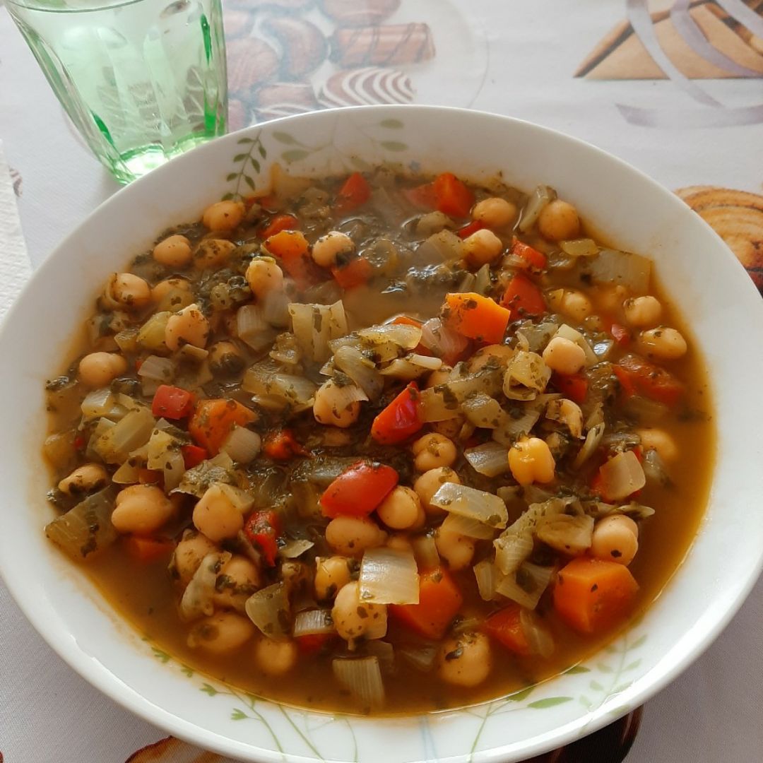Potaje de garbanzos con espinacas Potaje de garbanzos con espinacas
