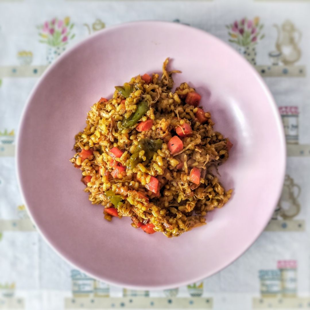 Arroz integral con Pollo y verduritas (aprovechamiento) Arroz integral con Pollo y verduritas (aprovechamiento)
