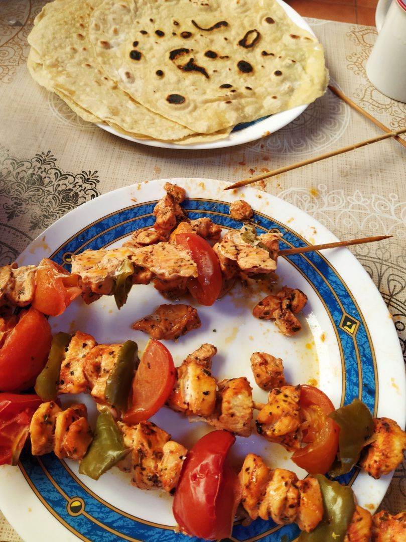 Tavuk şiş - brochetas de pollo turcas Tavuk şiş - brochetas de pollo turcas