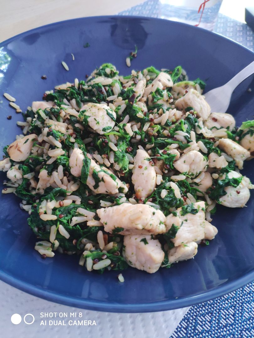 Espinacas con pollo y arroz integral Espinacas con pollo y arroz integral