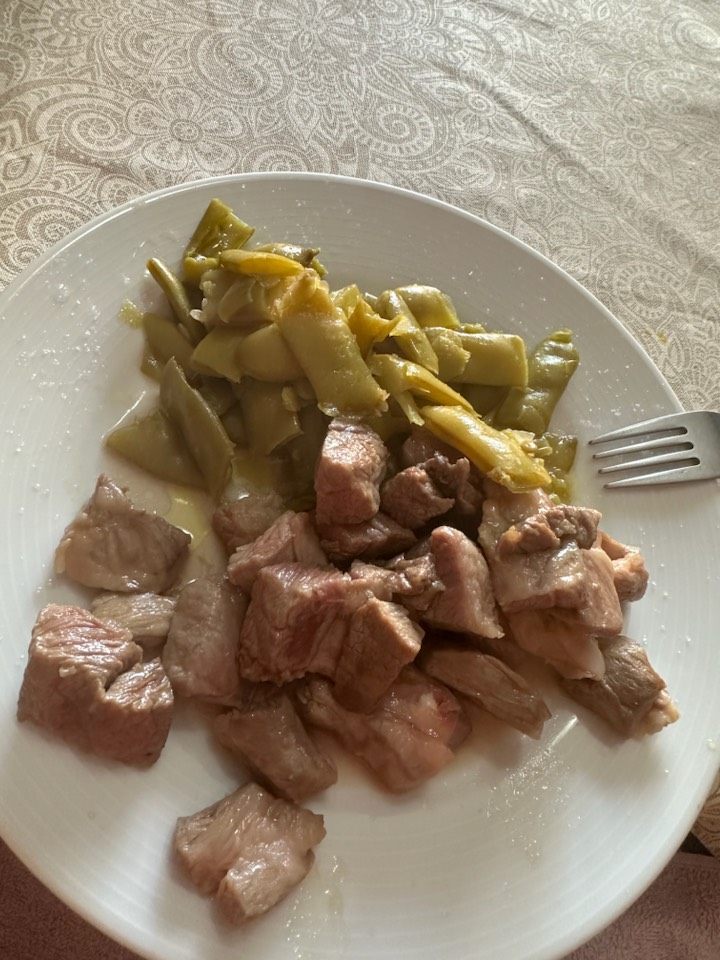 Judias verdes de bote con aceite y sal y filetes de presa iberica a la sarten con aceite y sal Judias verdes de bote con aceite y sal y filetes de presa iberica a la sarten con aceite y sal