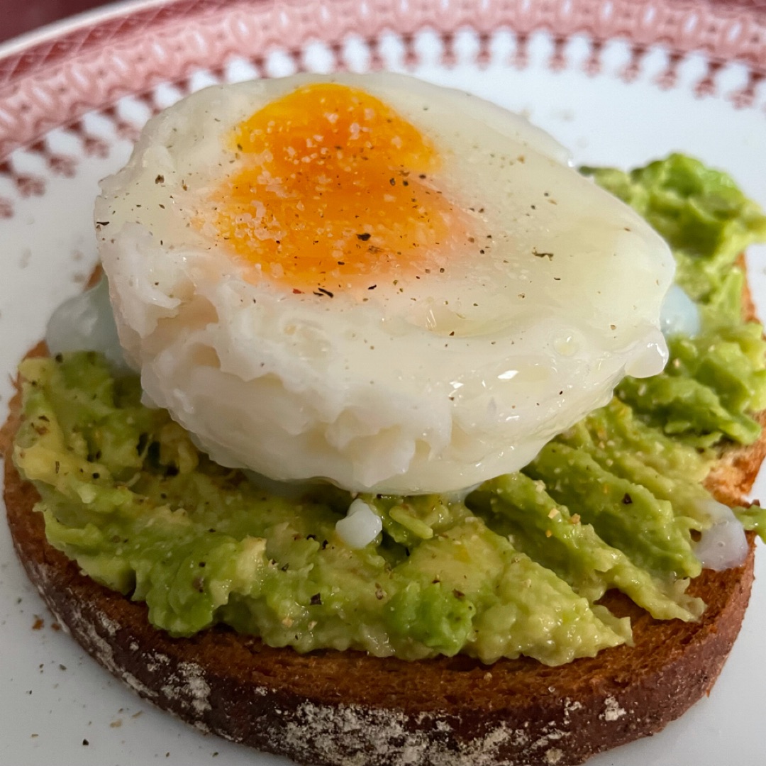 Tostada de aguacate y huevo