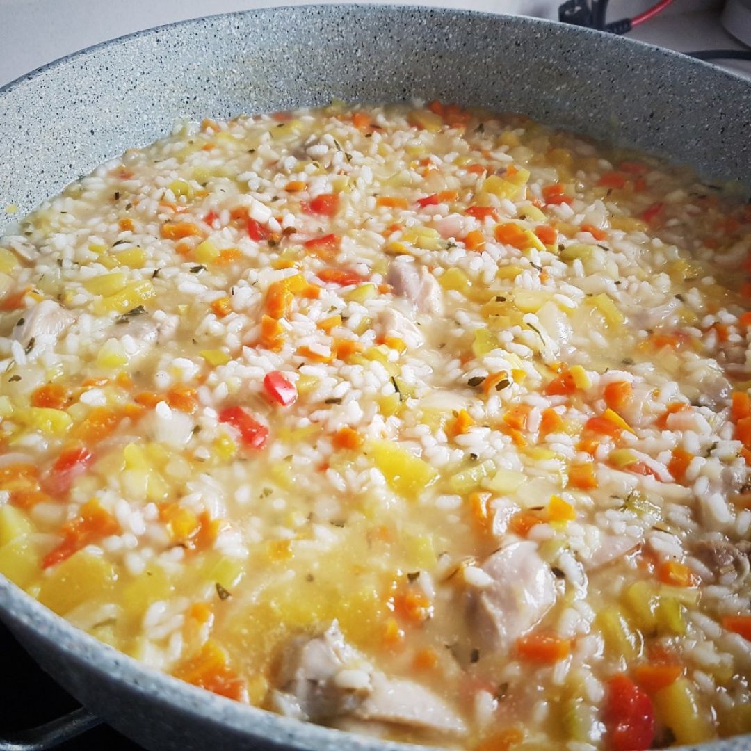 Arroz con conejo y verduras Arroz con conejo y verduras