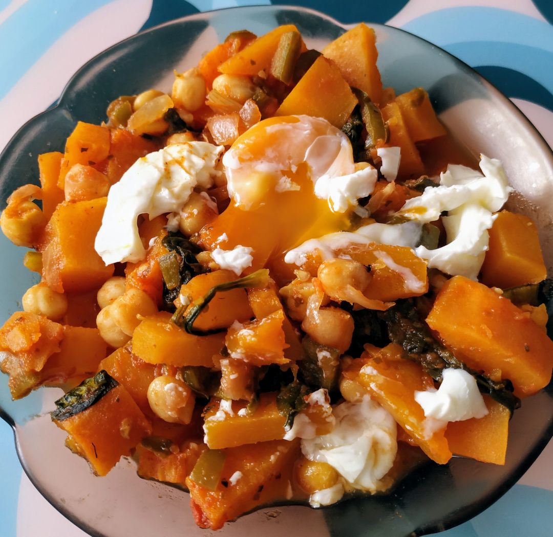 Garbanzos con calabaza, espinacas y huevo Garbanzos con calabaza, espinacas y huevo