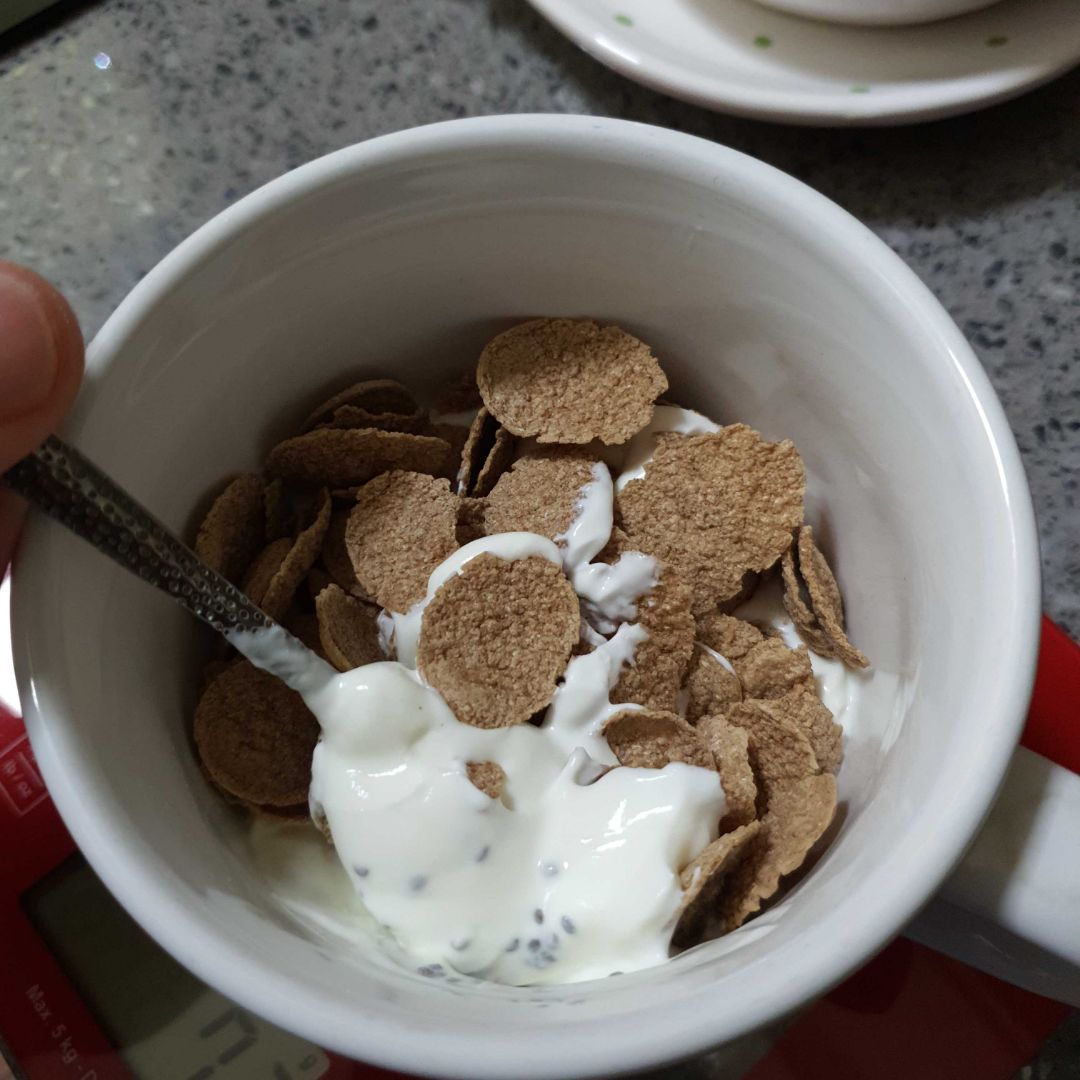 Yogur Griego + Chía + Cereales de Espelta