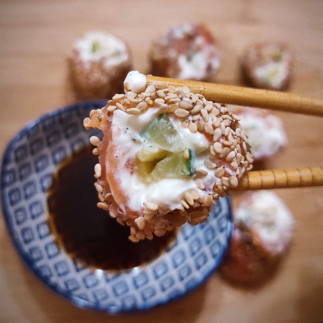 Makis de salmón ahumado con sésamo 🥢 Makis de salmón ahumado con sésamo 🥢