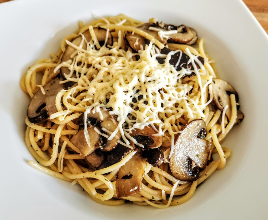Spaghetti con champiñones portobello Spaghetti con champiñones portobello