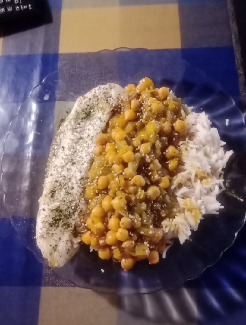 Merluza con curry de mango, garbanzos y arroz basmati Merluza con curry de mango, garbanzos y arroz basmati