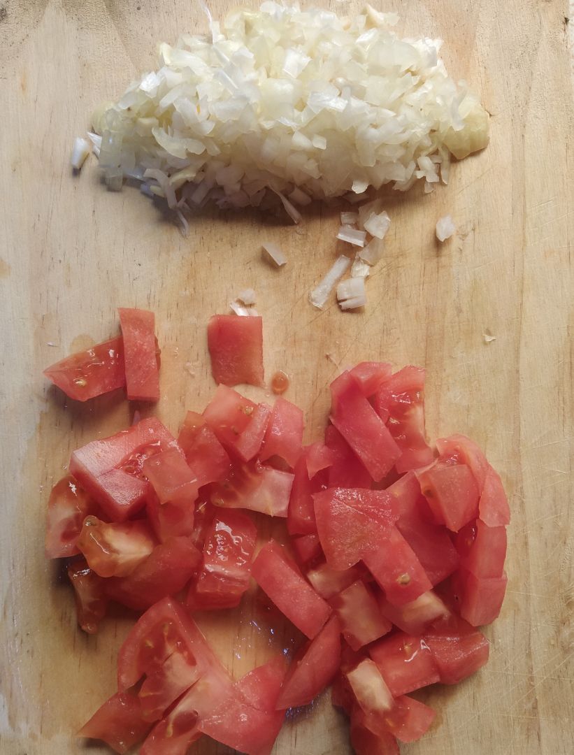 Menemen - Revuelto tuco de huevos con tomate Paso 0 Menemen - Revuelto tuco de huevos con tomate Paso 0
