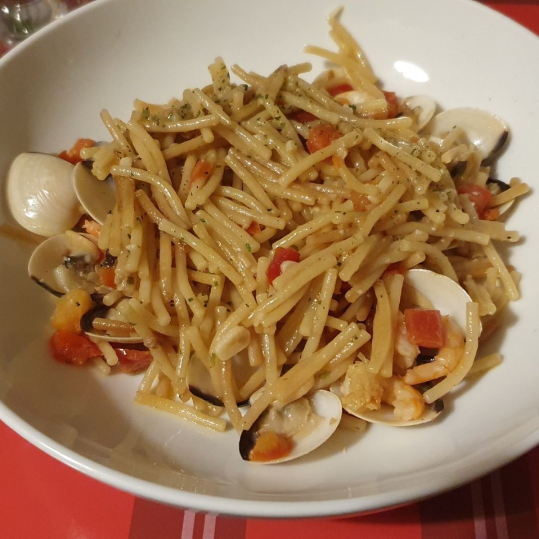 Fideos con almejas Fideos con almejas
