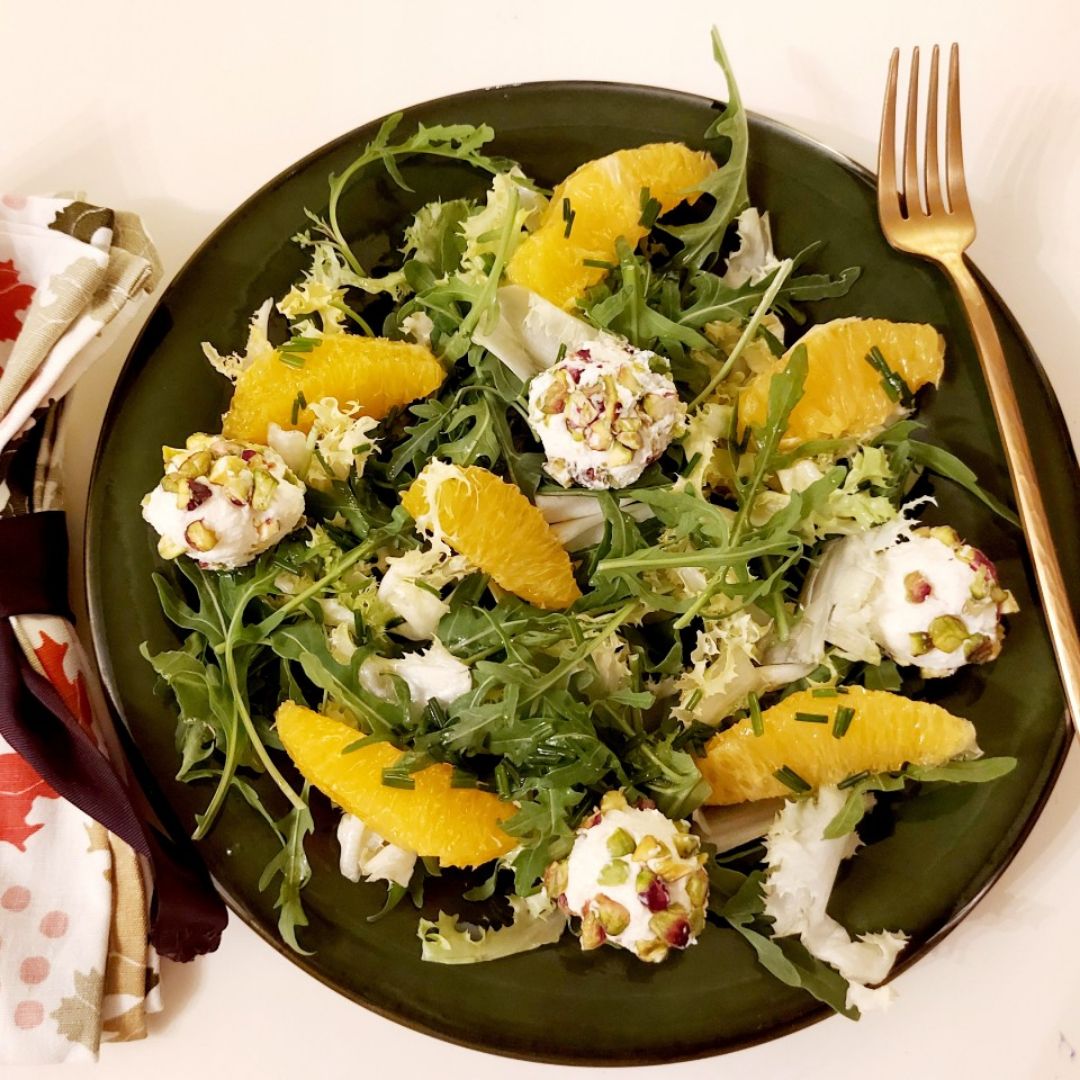 Ensalada de naranja con bolitas de queso y frutos secos Ensalada de naranja con bolitas de queso y frutos secos