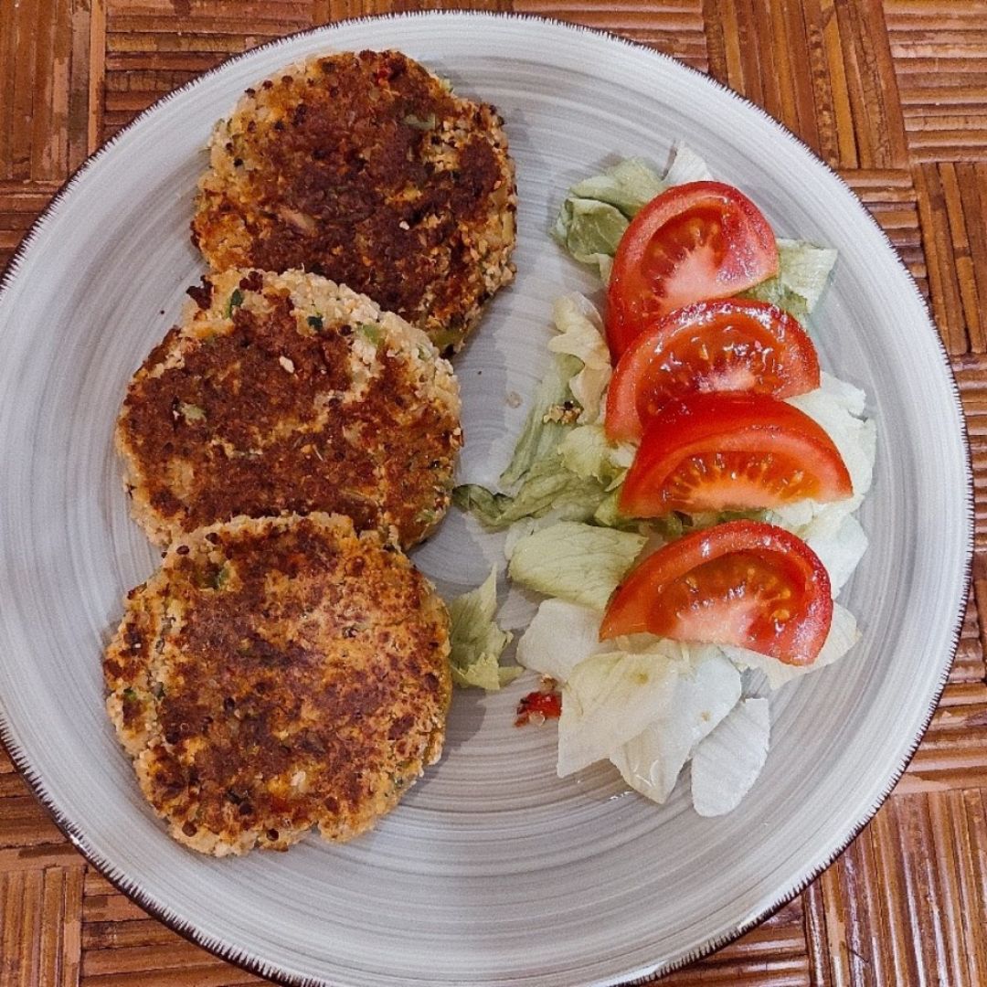 Hamburguesas veganas de tofu y quinoa 😋🍔 Hamburguesas veganas de tofu y quinoa 😋🍔