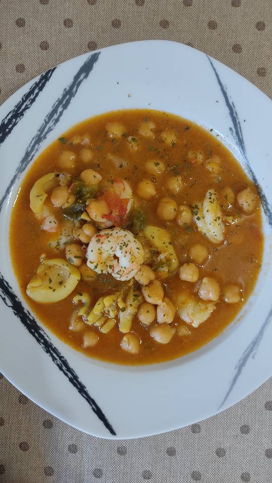 Garbanzos con sepia y gambones Garbanzos con sepia y gambones