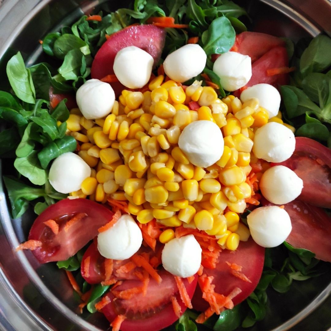 Ensalada con tomate y mozzarella Ensalada con tomate y mozzarella