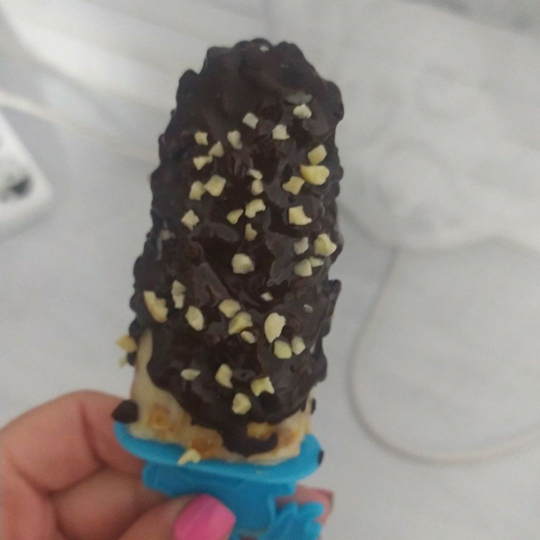 Helado almendrado de plátano y chocolate Helado almendrado de plátano y chocolate