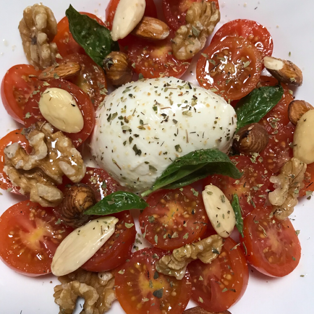 Ensalada de tomates Cherry y MozzarellaStep 0