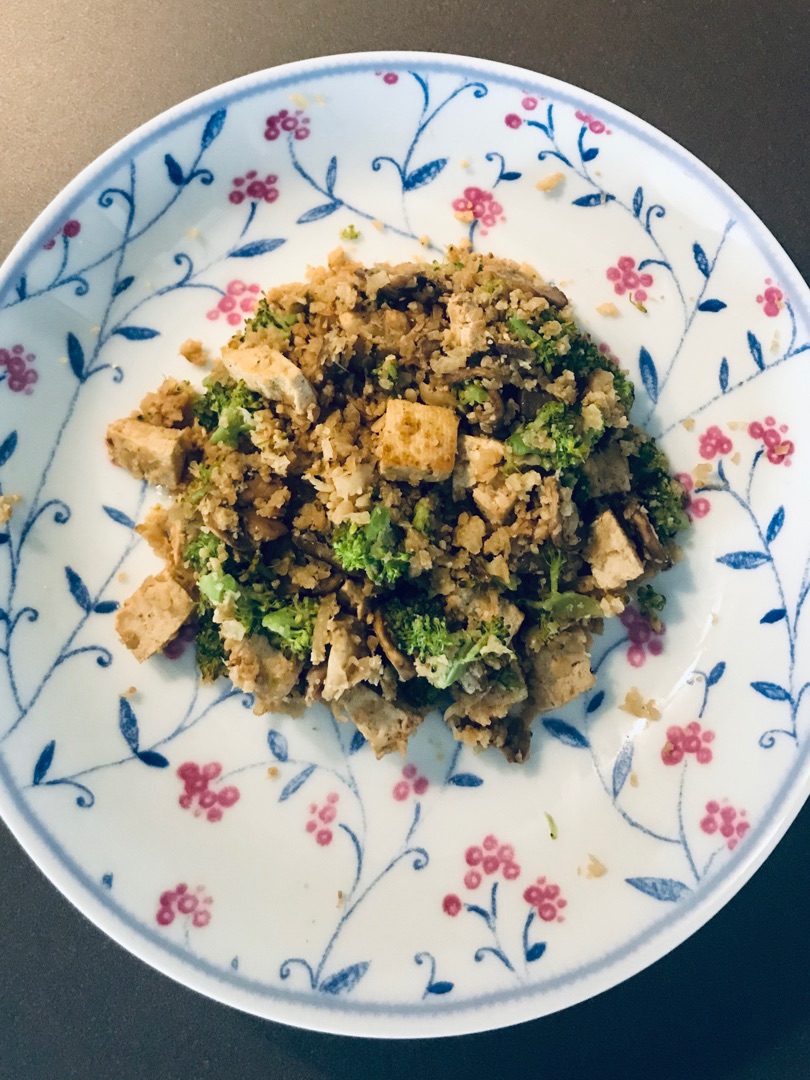 Tofu con verduras y arroz