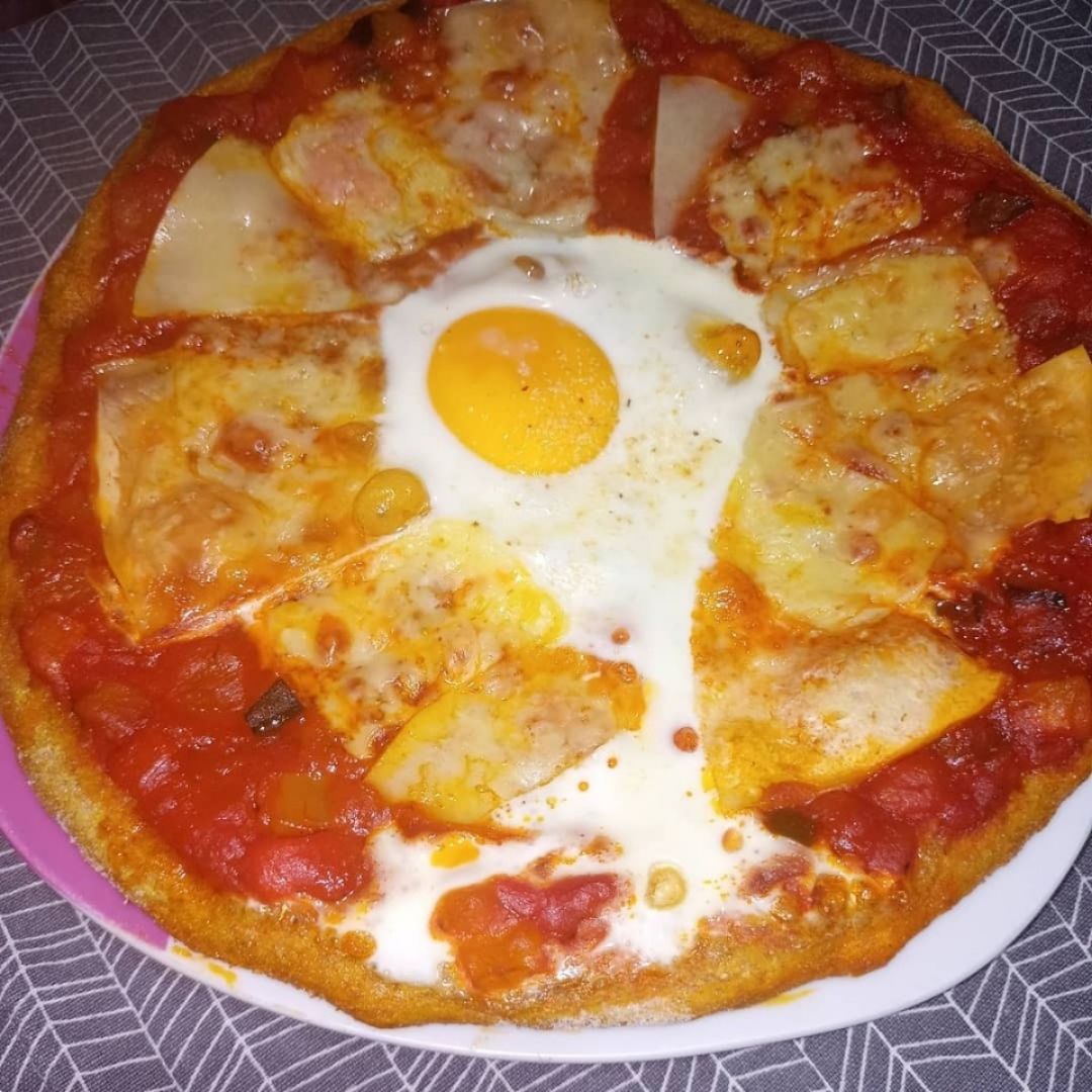 Pizza de masa de cúrcuma Pizza de masa de cúrcuma