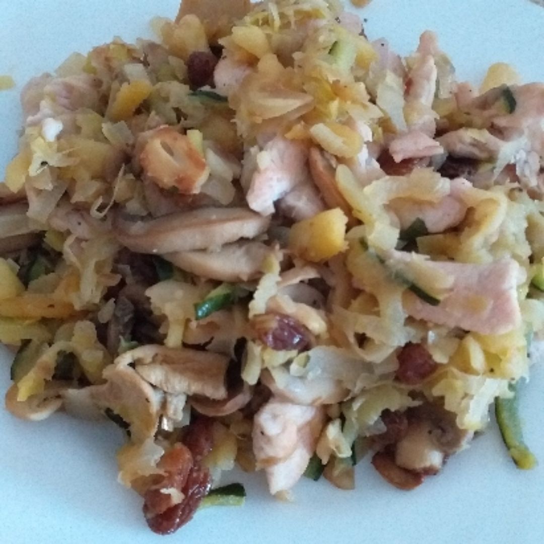 Pavo con champiñones, manzana, castañas y uvas pasas Pavo con champiñones, manzana, castañas y uvas pasas