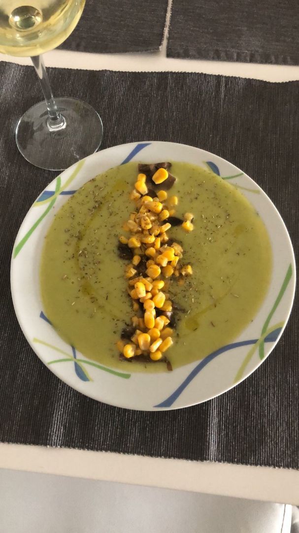 Crema de espárragos trigueros con champiñones y maíz Crema de espárragos trigueros con champiñones y maíz