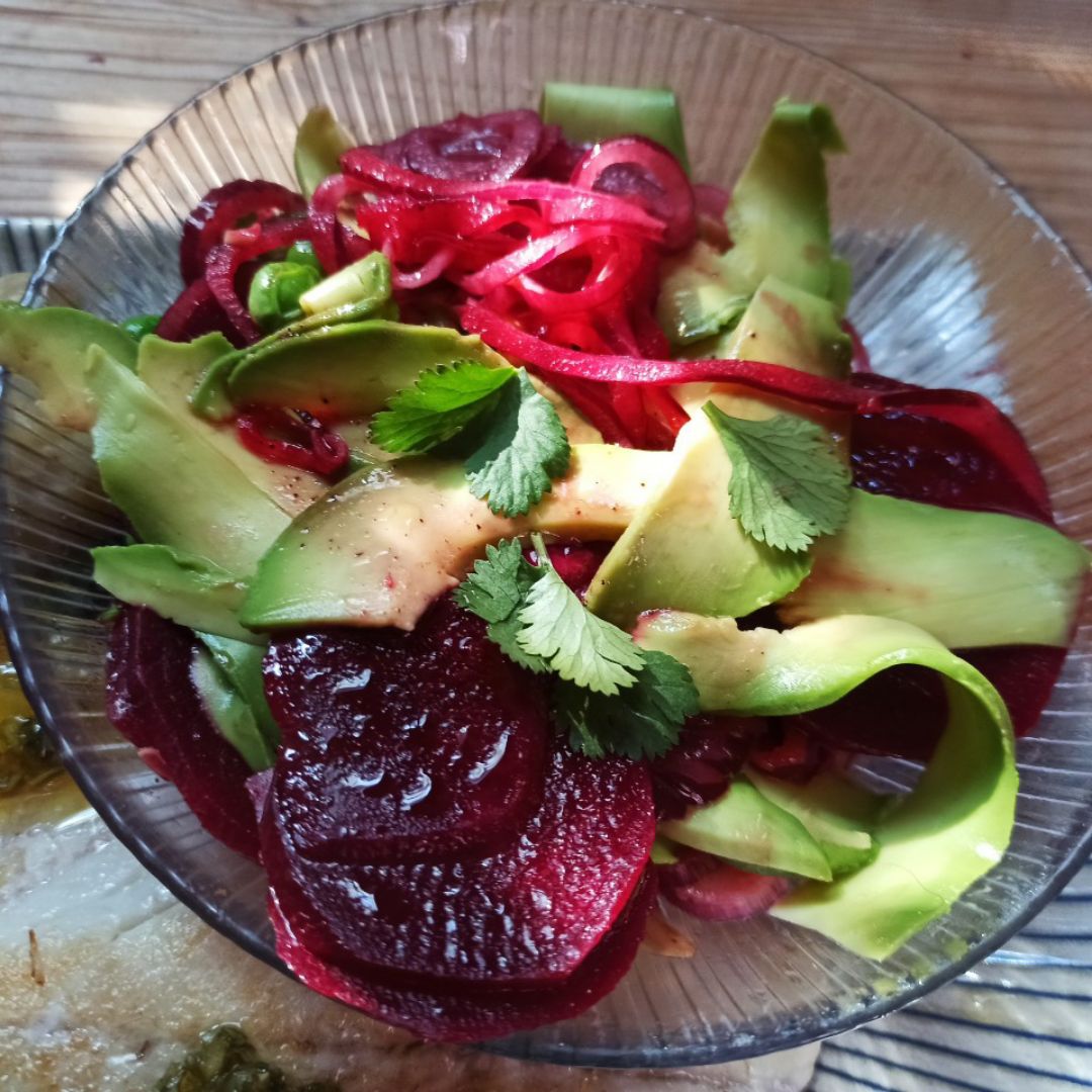 Ensalada de remolacha,guisantes y aguacate Ensalada de remolacha,guisantes y aguacate