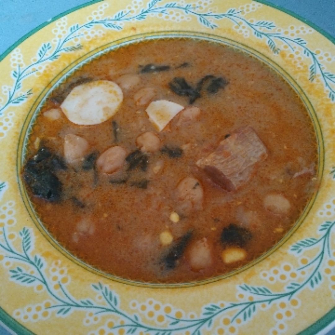 Potaje de garbanzos, espinacas y huevo Potaje de garbanzos, espinacas y huevo