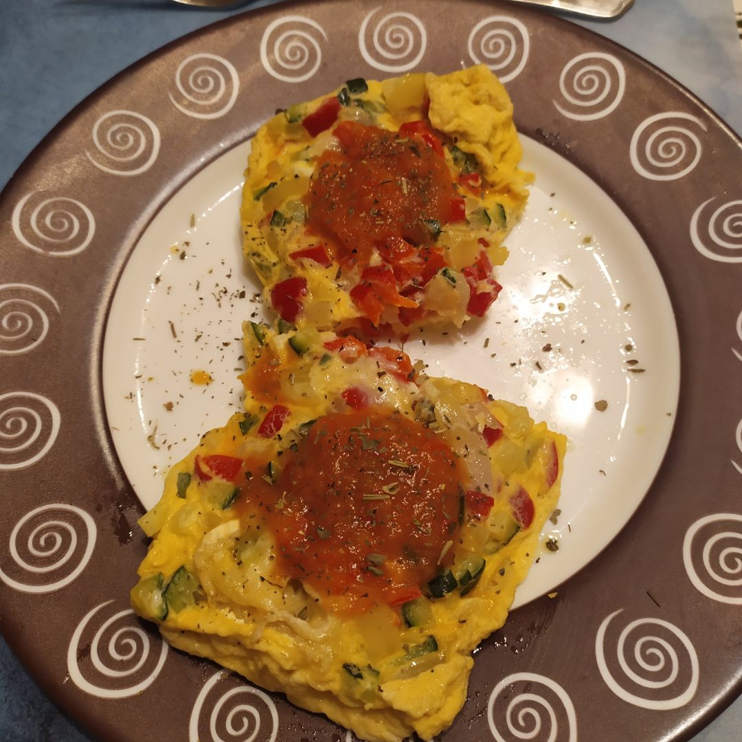 TORTILLA DE VERDURAS Y QUESO DE CABRA A LA LÉKUÉ 🥚🥒🧅 TORTILLA DE VERDURAS Y QUESO DE CABRA A LA LÉKUÉ 🥚🥒🧅