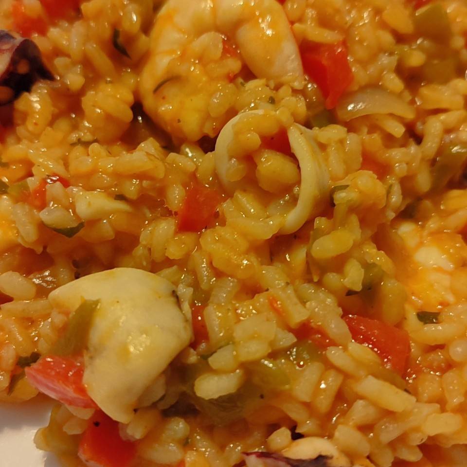 Arroz con calamares y langostinos Arroz con calamares y langostinos