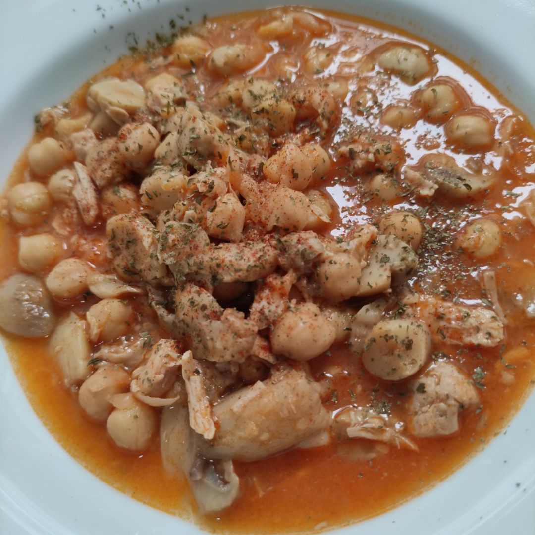 Garbanzos con champiñones y pollo Garbanzos con champiñones y pollo