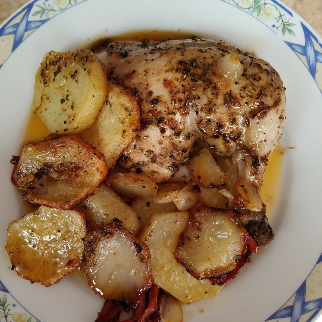 🧅🍗Muslos de pollo al horno con patatas y verduras 🥔🌶️ 🧅🍗Muslos de pollo al horno con patatas y verduras 🥔🌶️
