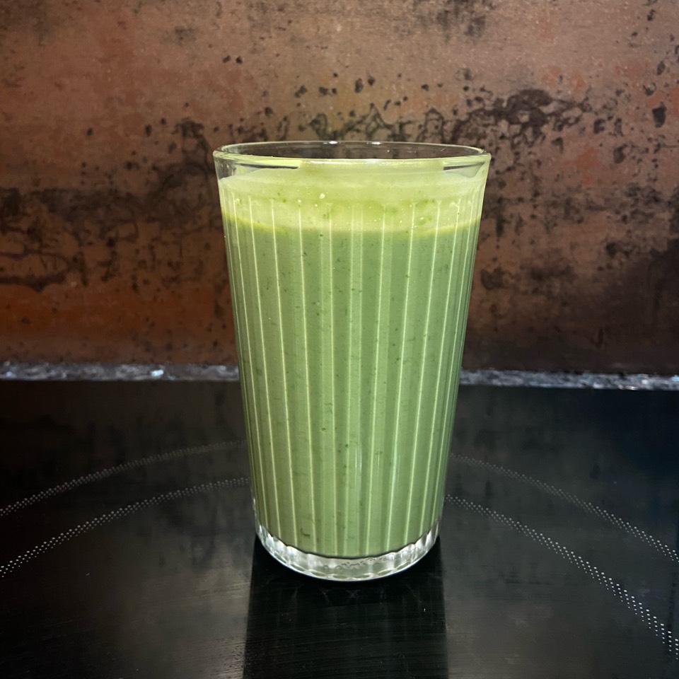 Batido de espinacas, aguacate, plátano y avena Batido de espinacas, aguacate, plátano y avena