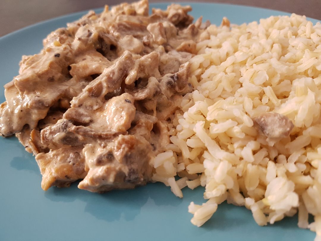 Pollo con champiñones y arroz