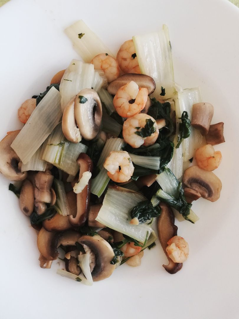 Acelgas con setas y gambas Acelgas con setas y gambas
